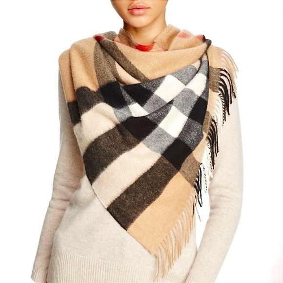 Burberry Cashmere Giant Check Triangle Bandana Scarf / Wrap - Picture 7 of 16